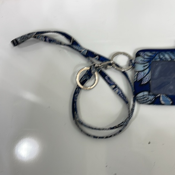 Vera Bradley Tropics Tapestry Zip ID & Lanyard Set - Picture 4 of 5